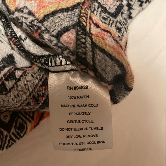 Off the shoulder patterned top - Picture 3 of 3